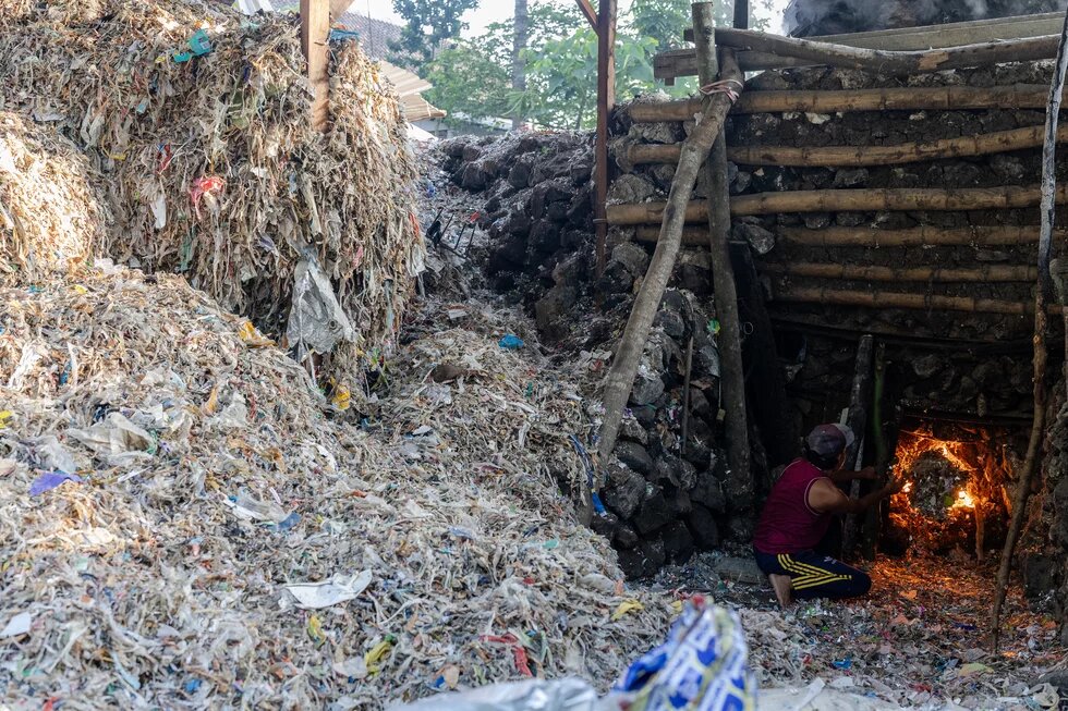 Plastic waste Indonesia 10