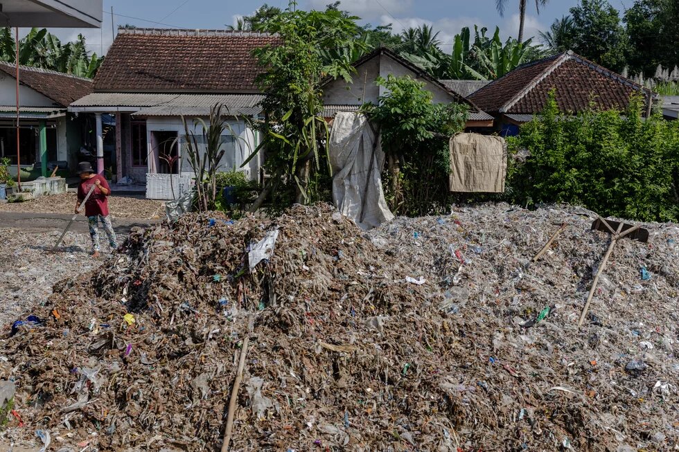 Plastic waste Indonesia 04