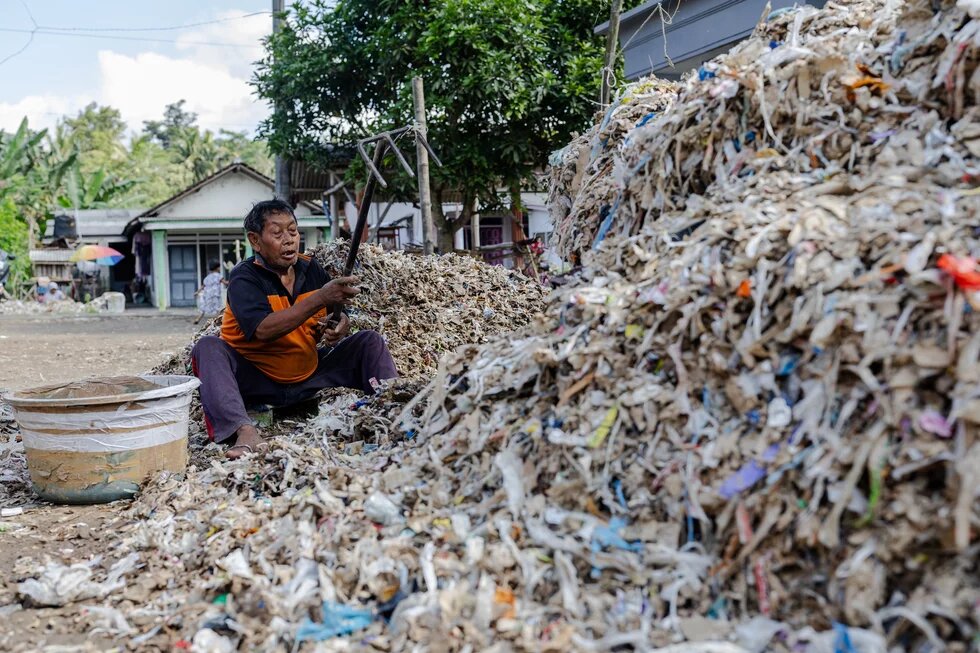 Plastic waste Indonesia 07