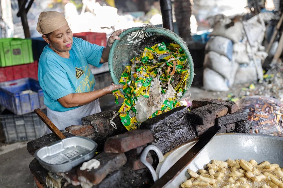 Plastic waste Indonesia 09